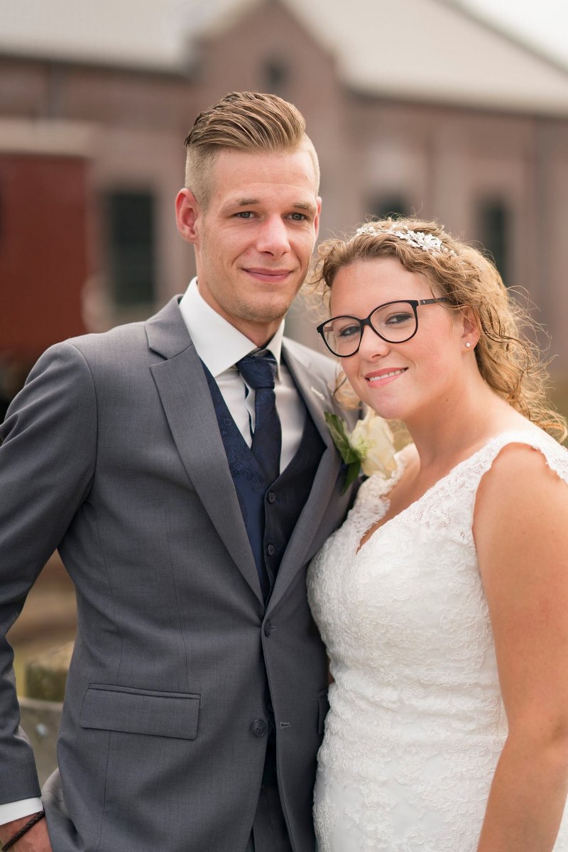 Grijs trouwpak met zijden paisley gilet en stropdas