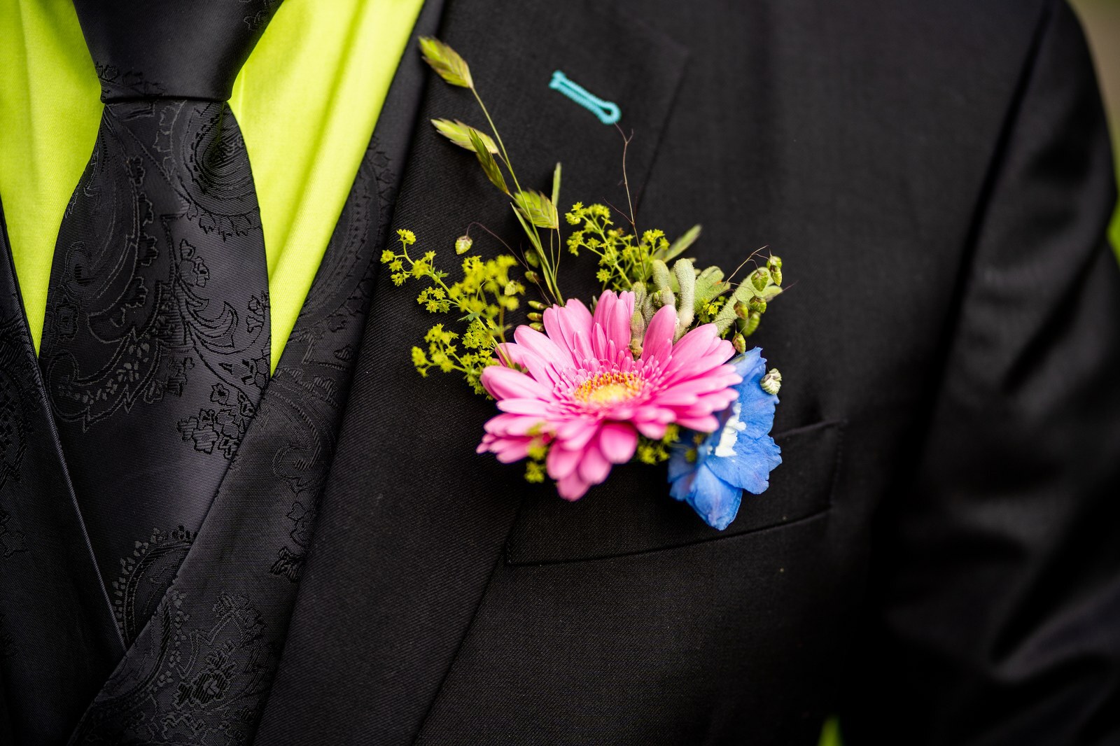 De perfecte kleurenmatch: trouwjurk en trouwpak