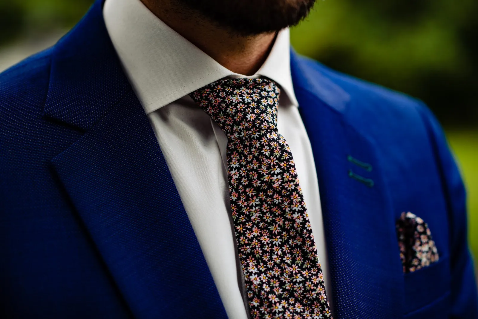 Stropdas en bretels in gelijke print bij je trouwpak