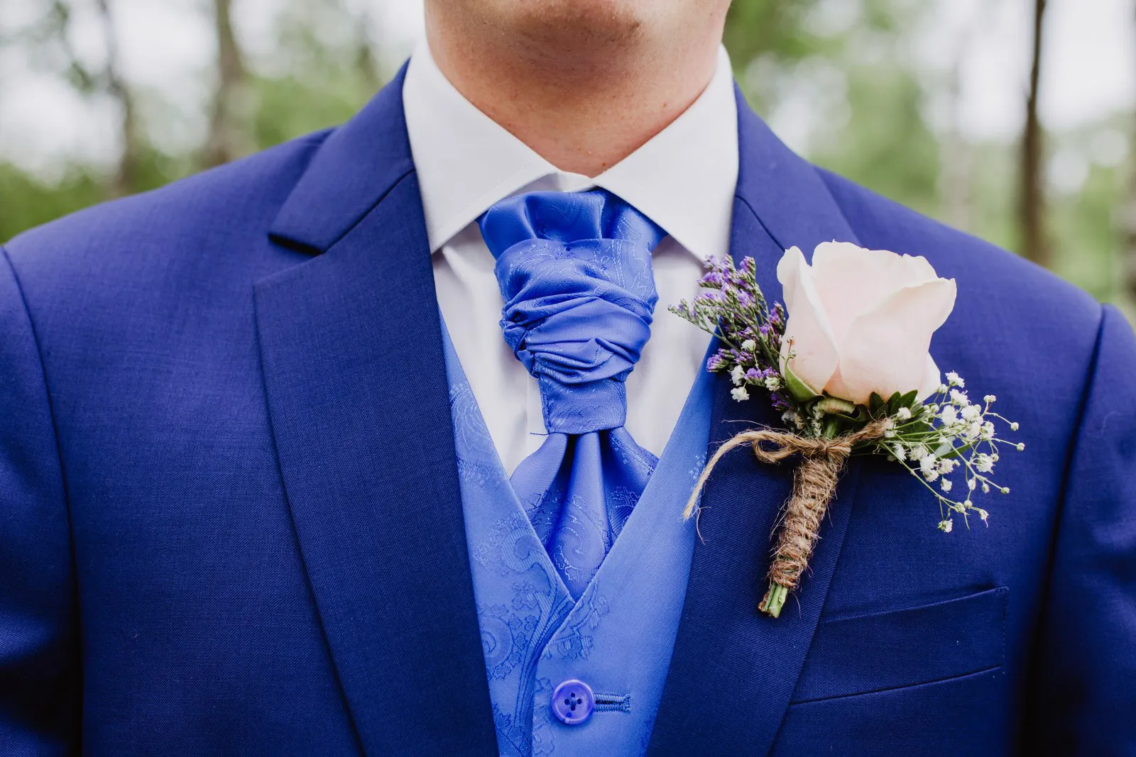 Hip en trendy, maar ook erg stijlvol blauw trouwpak