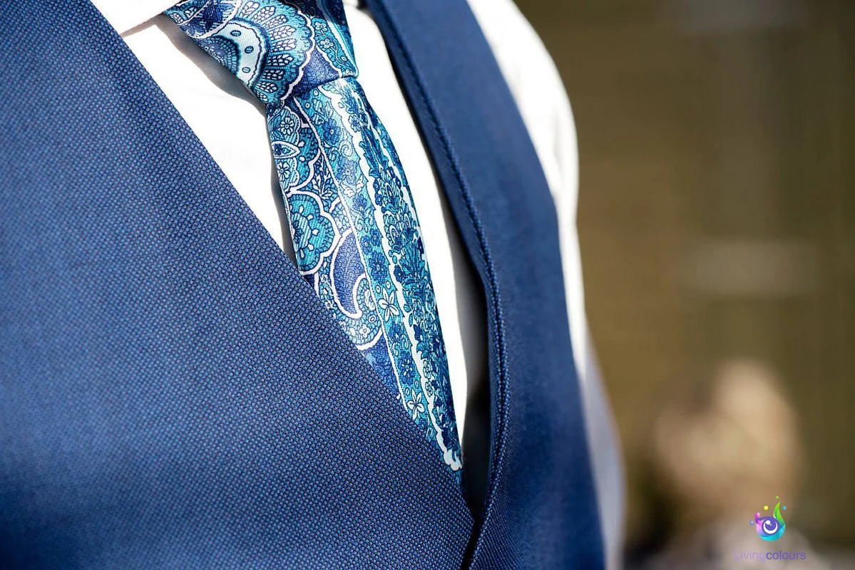Een stropdas maakt je maatkostuum af