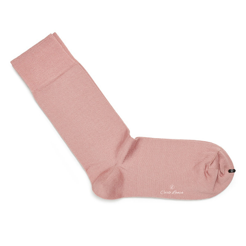 Poeder roze katoenen sokken